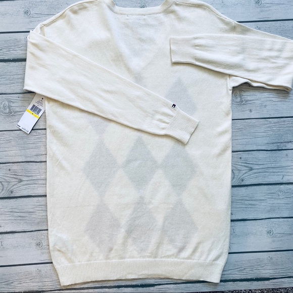 🌟SALE🌟 Tommy Hilfiger Argyle V-Neck Sweater - Picture 4 of 4